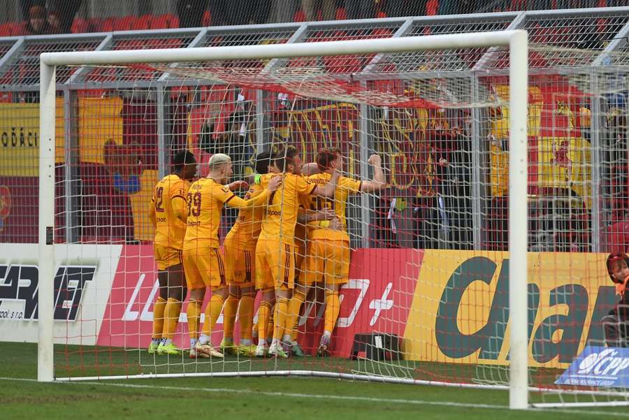Dukla slaví Horův penaltový úspěch.