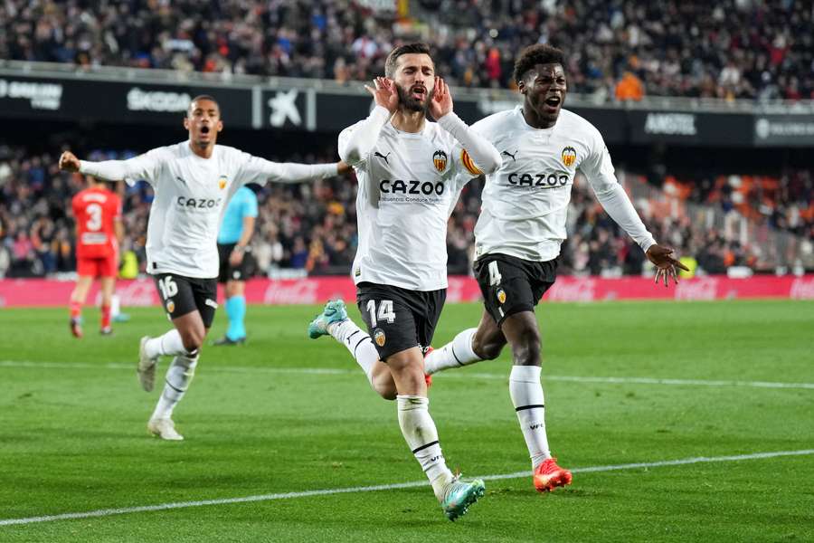 Jose Gaya and Justin Kluivert both got on the scoresheet for Valencia