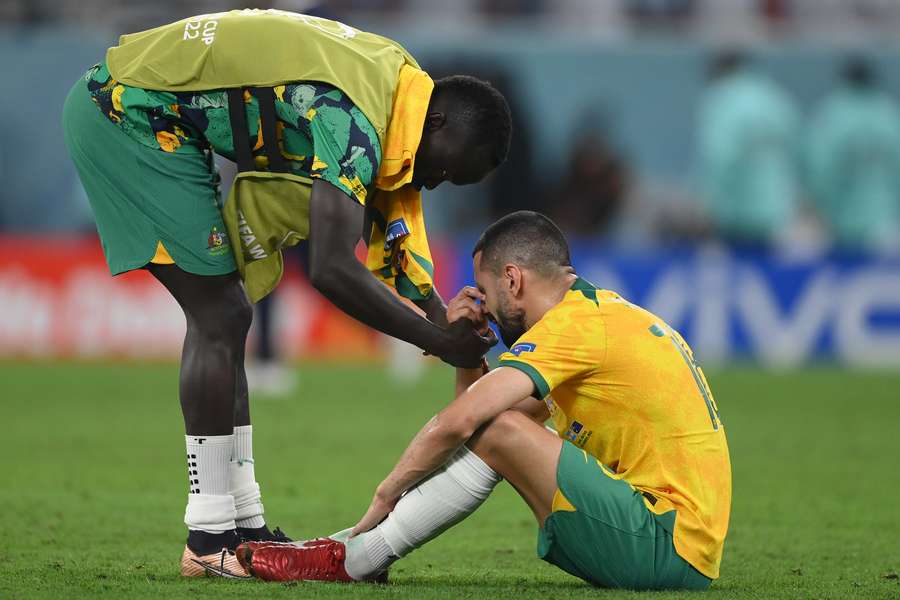 Australia didn't have enough to overcome Argentine and lost 2-1 .