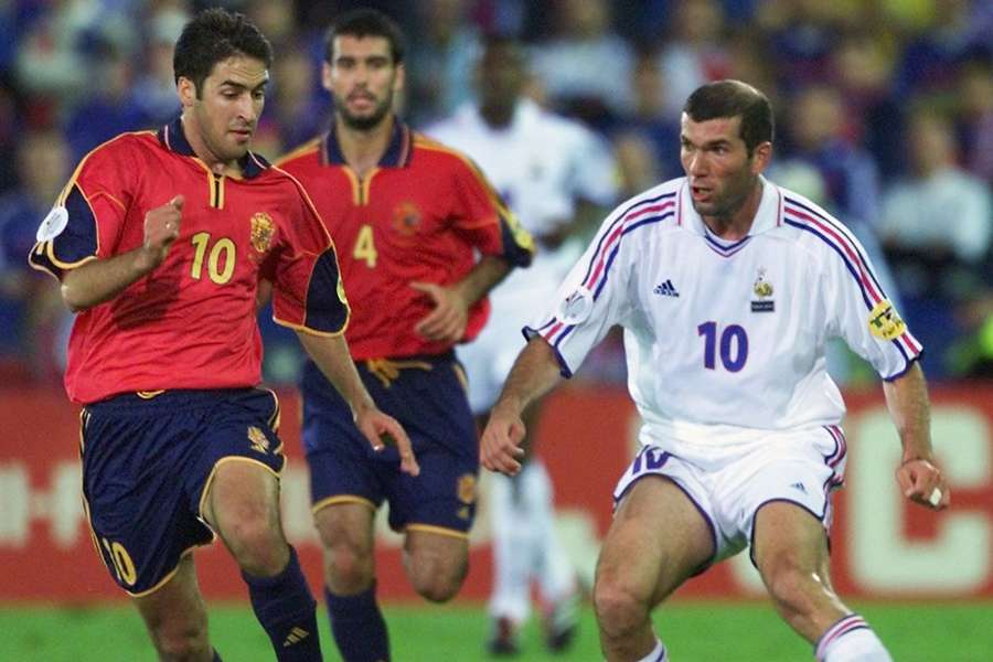 Raul og Zidane i EM-kvartfinalen 2000.