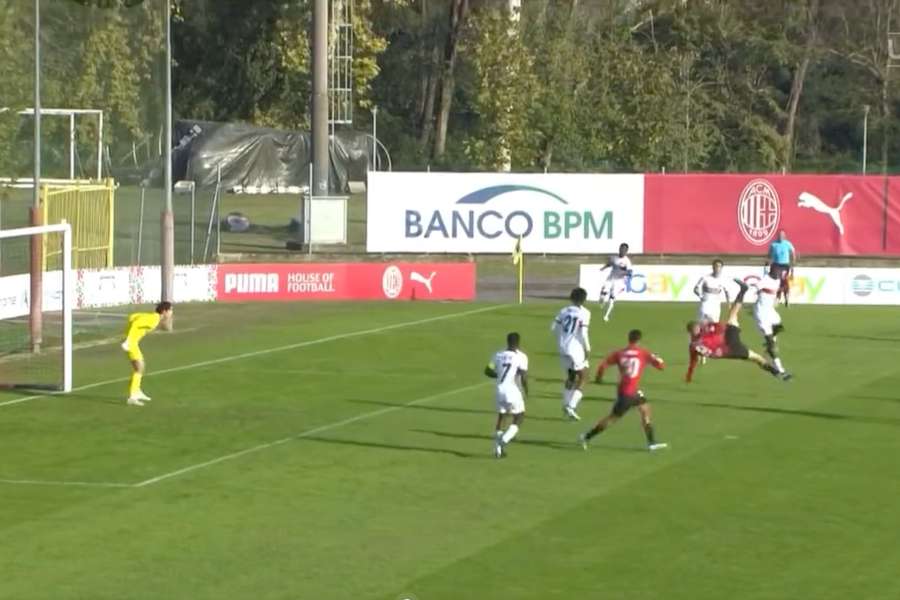 Il Milan vince 3-2 in Youth League contro il PSG, spettacolare il gol di Francesco Camarda