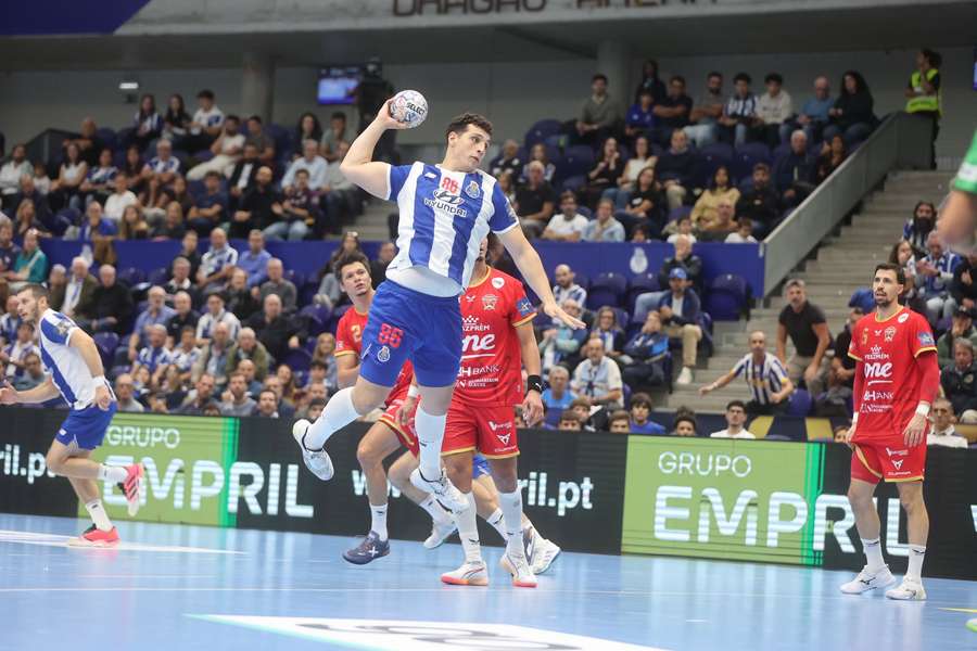 FC Porto perdeu com Veszprém FC Porto perdeu com Veszprém