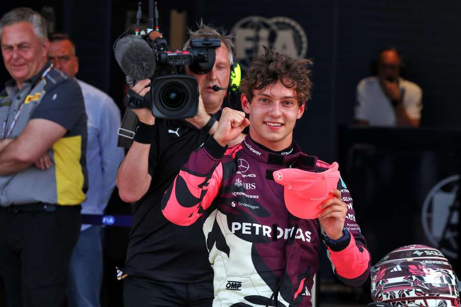 Andrea Kimi Antonelli holt sich die Pole Position.