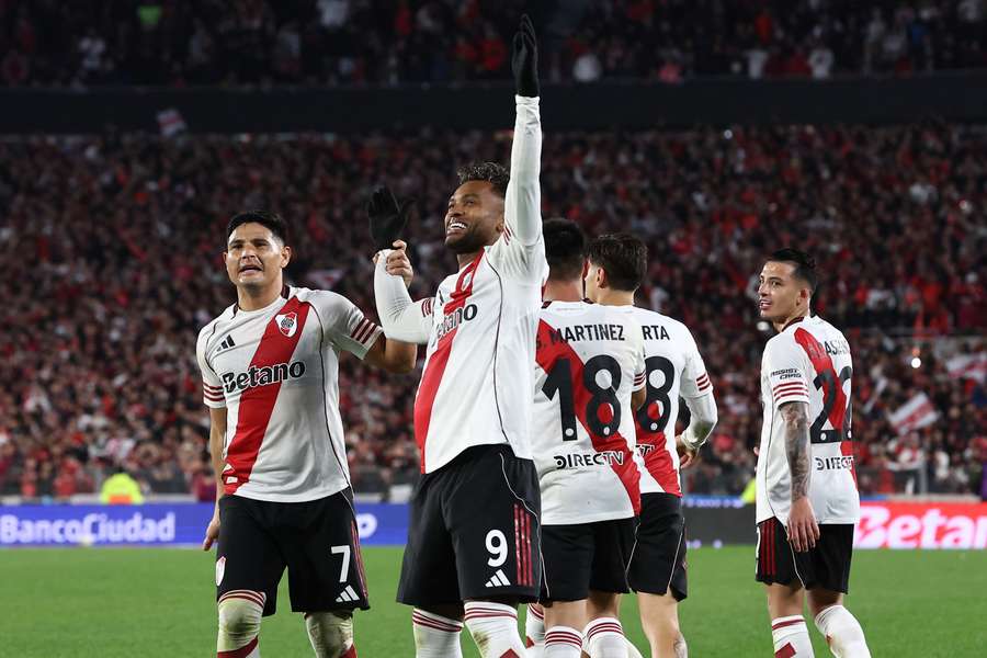 Miguel Borja celebra su gol