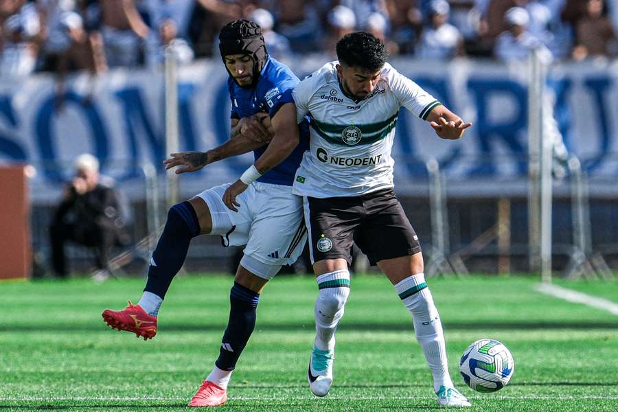 Coritiba e Cruzeiro em duelo marcado por confusão