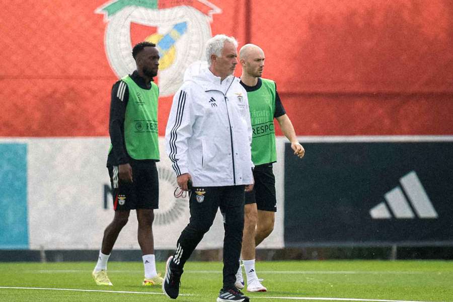 José Mourinho com Lukebakio e Aursnes