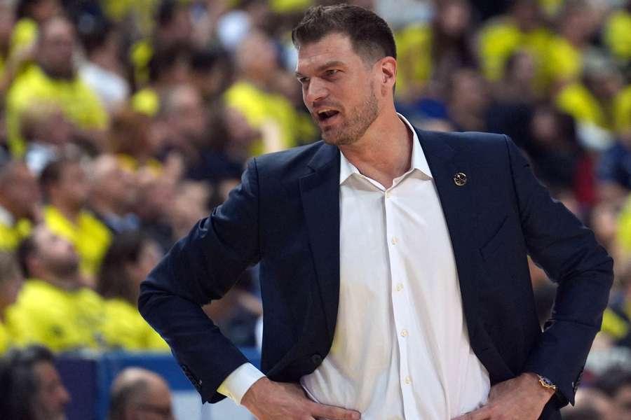 Tiago Splitter dirigera les Blazers par intérim