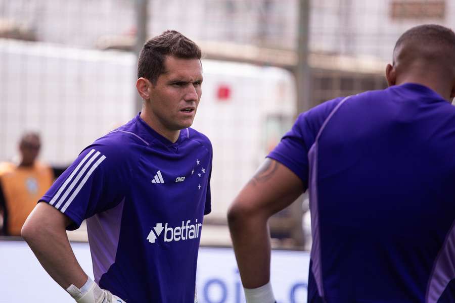 Goleiro cruzeirense foi o grande destaque do segundo tempo