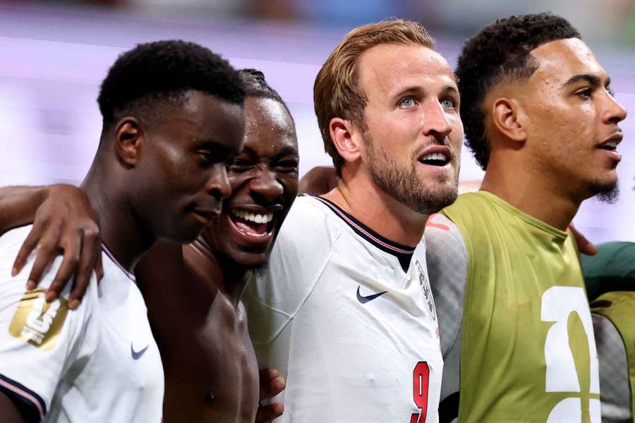Kane, disfrutando con sus compañeros tras la victoria ante los congoleños Kane, disfrutando con sus compañeros tras la victoria ante los congoleños
