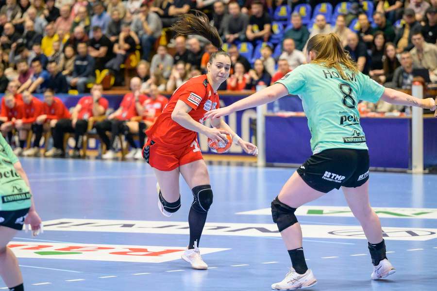 Corona Braşov şi SCM Râmnicu Vâlcea, calificate în sferturile Cupei României