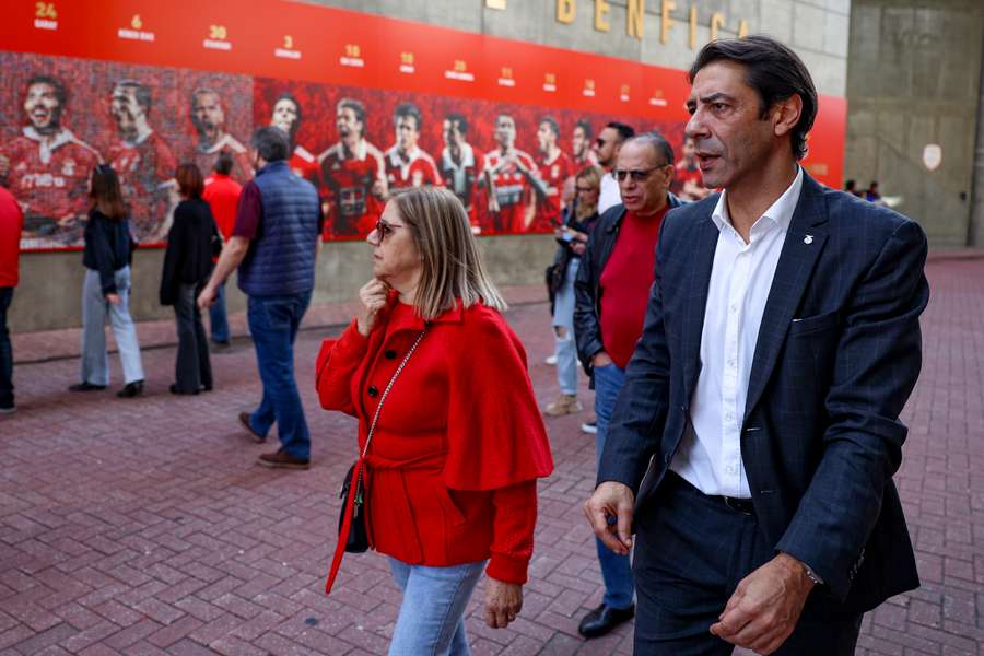 Rui Costa a caminho da votação