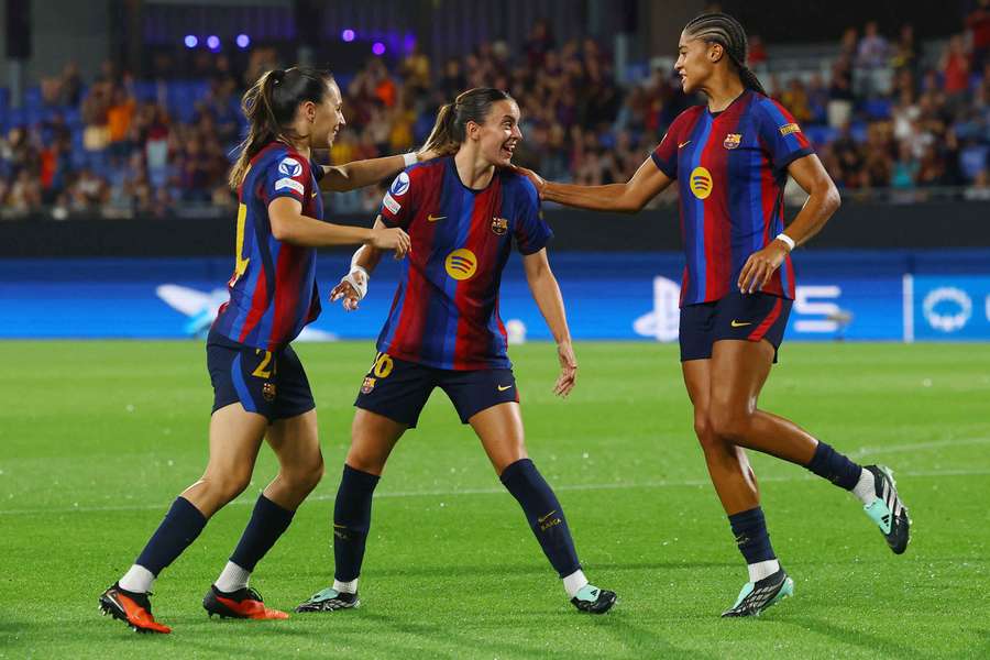 Serrajordi, en el centro de la imagen, celebra su gol junto a Fernández y Sydney Serrajordi, en el centro de la imagen, celebra su gol junto a Fernández y Sydney