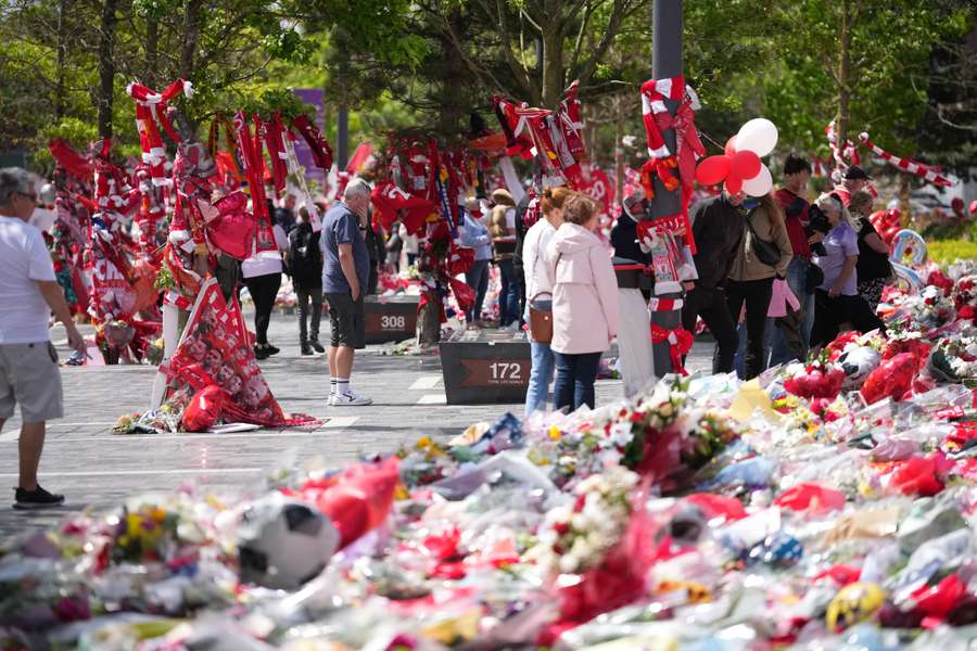 Liverpool supporters pay tribute to Jota outside Anfield