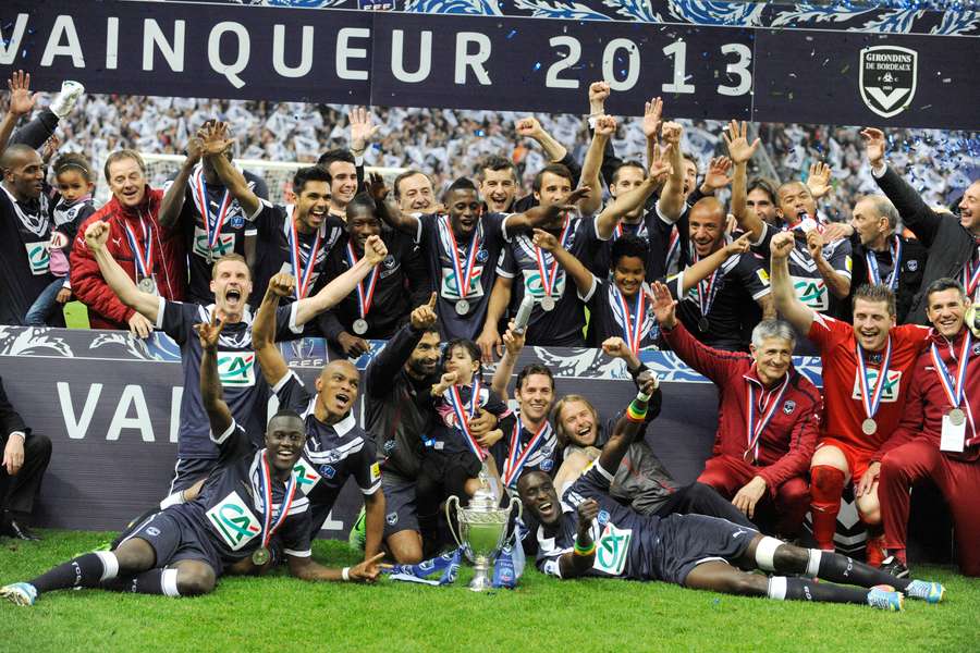 Bordeaux počas slávnejšieho obdobia oslavuje zisk domáceho pohára. Bordeaux počas slávnejšieho obdobia oslavuje zisk domáceho pohára.
