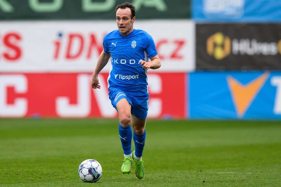 Artis pokračuje v rabování ligových týmů. Domluvena má být tvář se skoro 250 starty mezi elitou