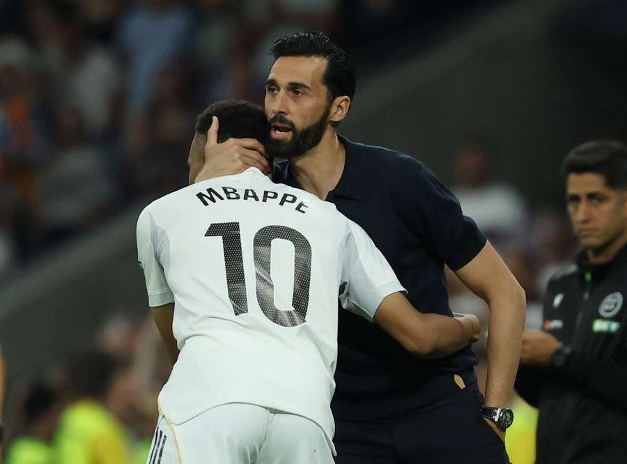 Mbappé abraçou Arbeloa em Real Madrid 4x2 Athletic Bilbao