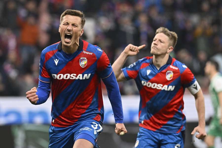 Krčík už má na kontě 10 gólů. Krčík už má na kontě 10 gólů.