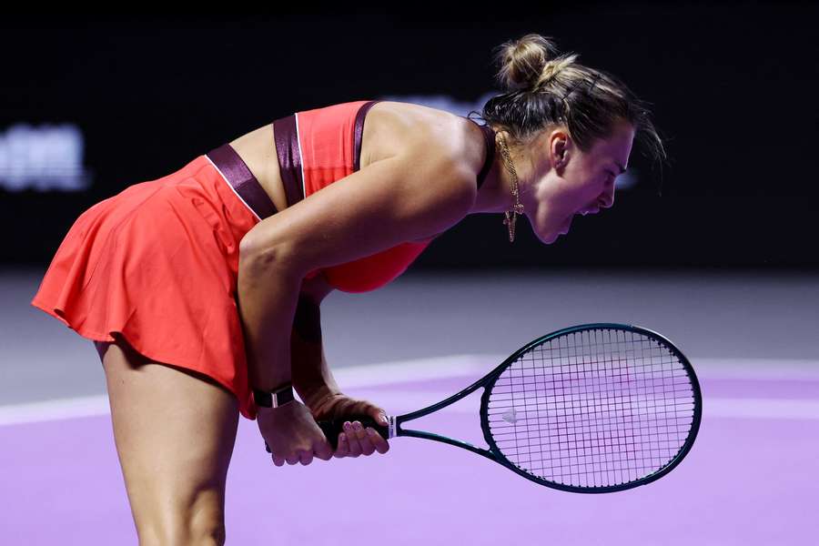 Sabalenka pokonuje broniącą tytułu Gauff i melduje się w półfinale WTA Finals Sabalenka pokonuje broniącą tytułu Gauff i melduje się w półfinale WTA Finals