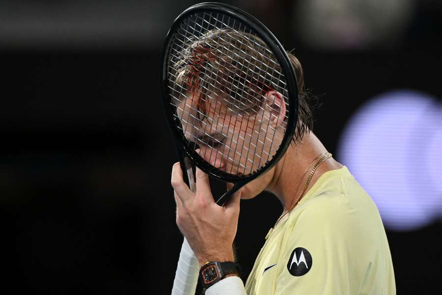 Australian Open: un infortunio ferma Korda, Khachanov vola in semifinale