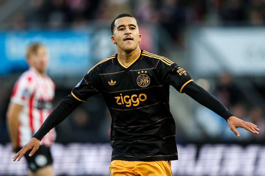 Abdellah Ouazane, do Ajax, celebra o golo marcado frente ao Sparta de Roterdão Abdellah Ouazane, do Ajax, celebra o golo marcado frente ao Sparta de Roterdão