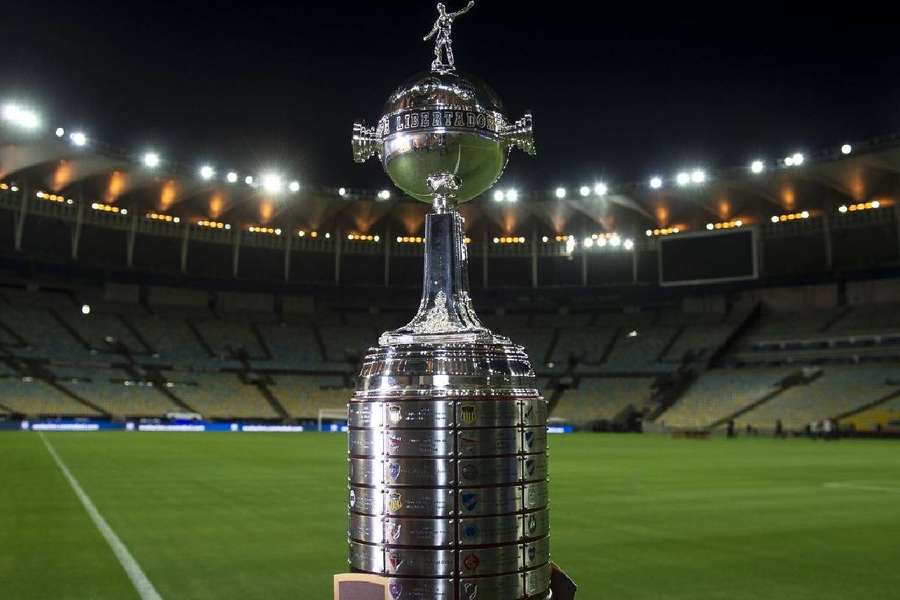 Troféu da Copa Libertadores no Maracanã, palco da final deste ano