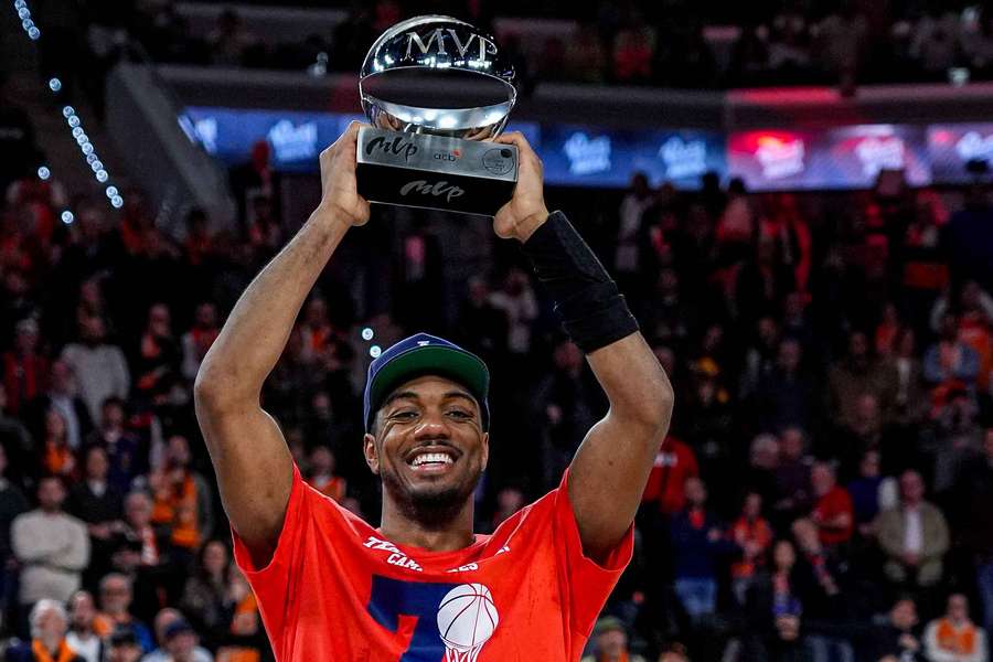 Trent Forrest, con su MVP de la Copa del Rey 2026