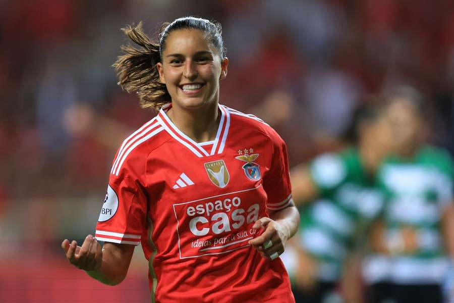 Kika Nazareth veste a camisola 10 do Benfica