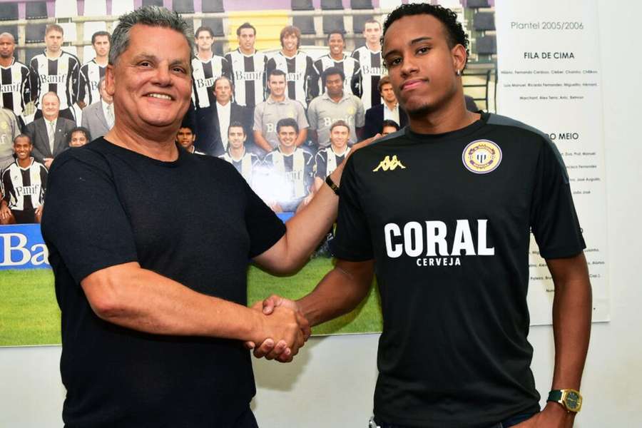 Rui Alves, presidente do Nacional, com Josué Souza