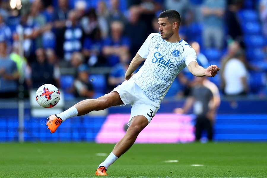 Conor Coady passou a última época emprestado ao Everton