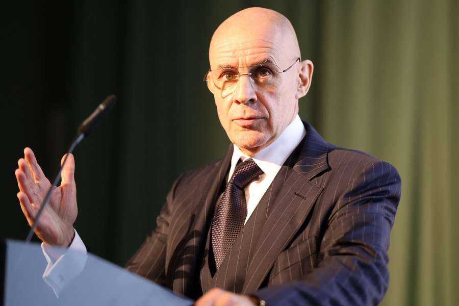Johan Eliasch kämpft mit Haken und Ösen gegen den Bedeutungsverlust. Johan Eliasch kämpft mit Haken und Ösen gegen den Bedeutungsverlust.