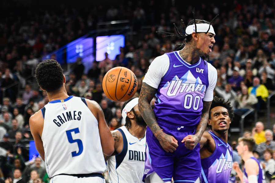 Jordan Clarkson esulta dopo un canestro contro i Mavericks