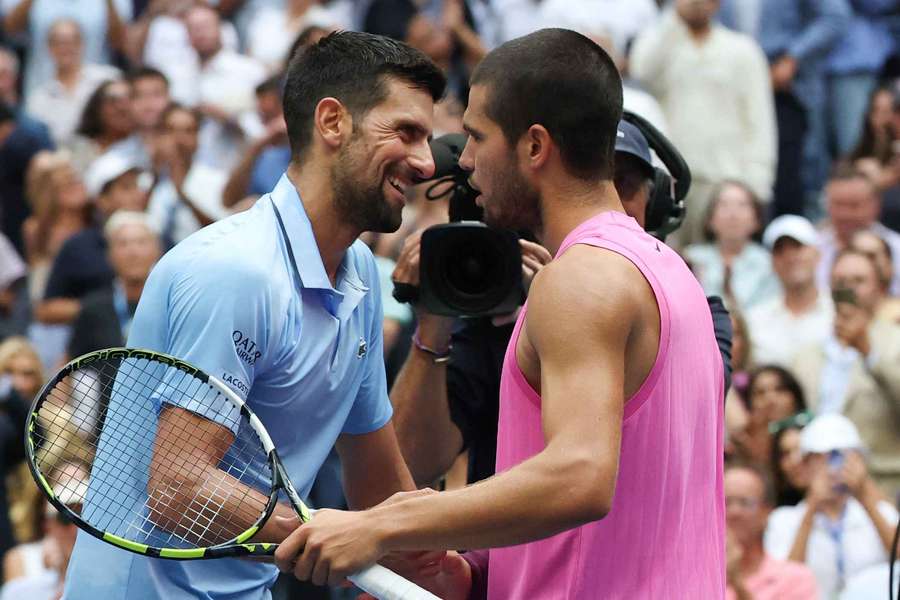 Altmeister Novak Djokovic (l.) mit dem Weltranglistenersten Carlos Alcaraz