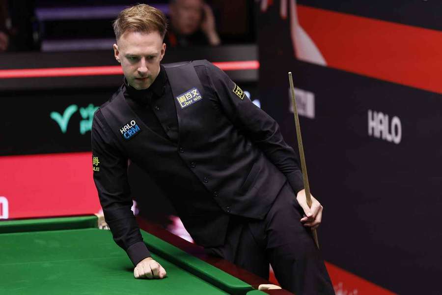 Judd Trump am Tisch.