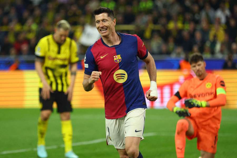 Robert Lewandowski înscrie pentru Barcelona la începutul acestui sezon