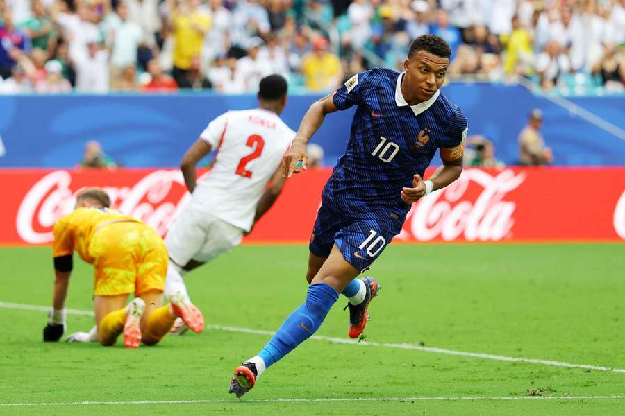 Mbappé ultrapassou Messi com os dois golos à Inglaterra