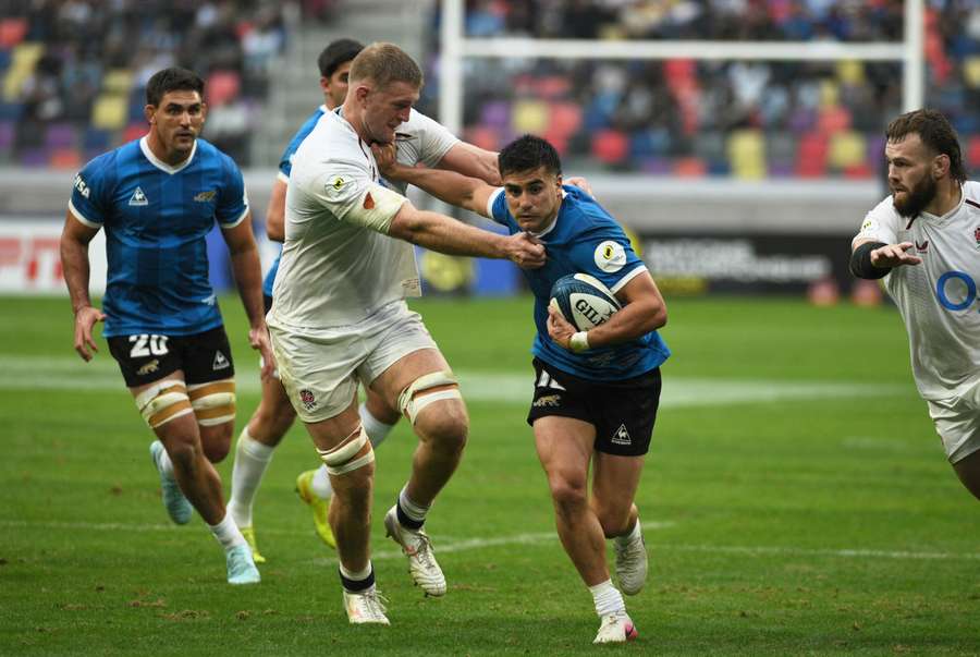Argentina's Tomas Albornoz in action with England's Alex Coles Argentina's Tomas Albornoz in action with England's Alex Coles