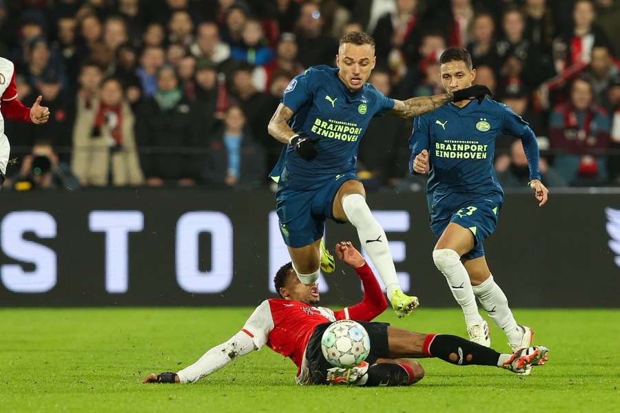 Noa Lang is teruggekeerd van zijn blessure en mocht afgelopen weken invallen bij PSV