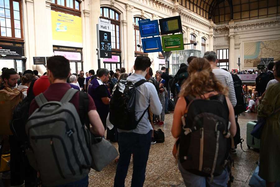 Linhas ferroviárias do TGV em França danificadas