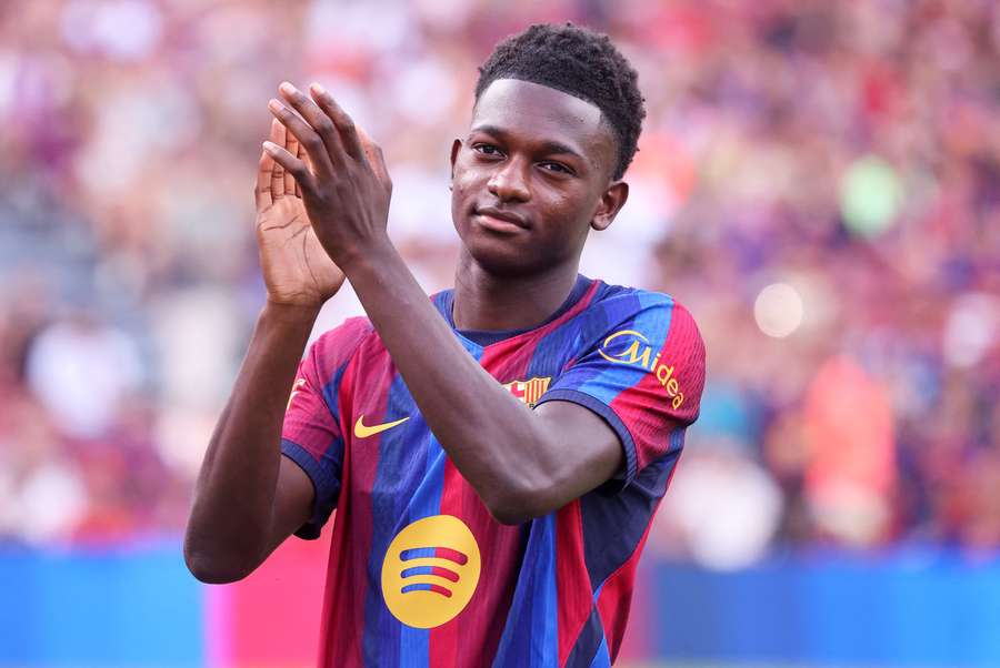 Jesse Bisiwu durante la presentazione del Barcellona 2026/27 al Camp Nou
