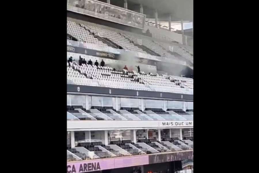 Registro do incêndio na Neo Química Arena 