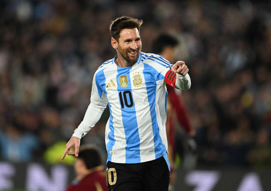 Lionel Messi jubelt nach seinem zweiten Tor in der Qualifikation zur FIFA World Cup 2026 in Südamerika