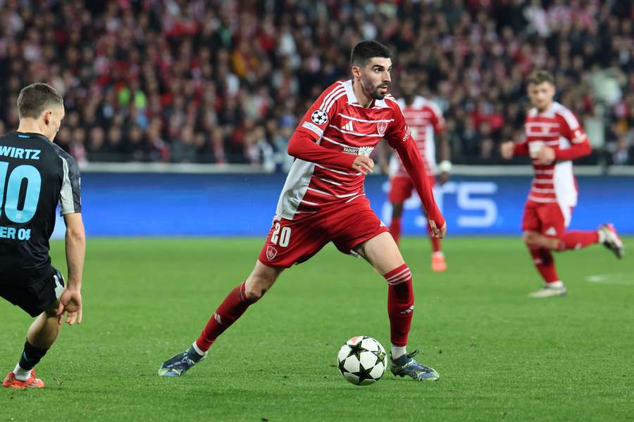 Pierre Lees-Melou contre Leverkusen.