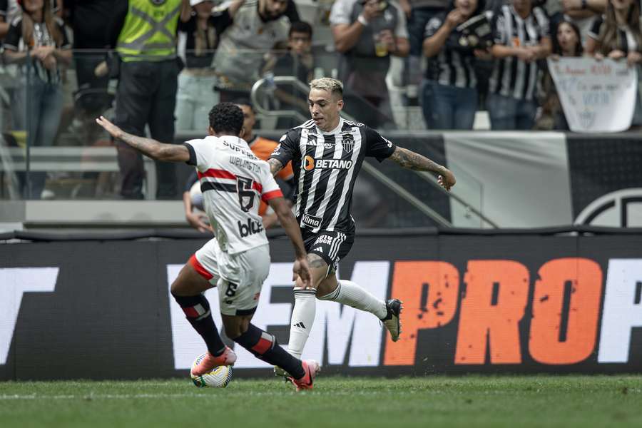 Volta de Saravia foi um dos pontos positivos do Galo no confronto