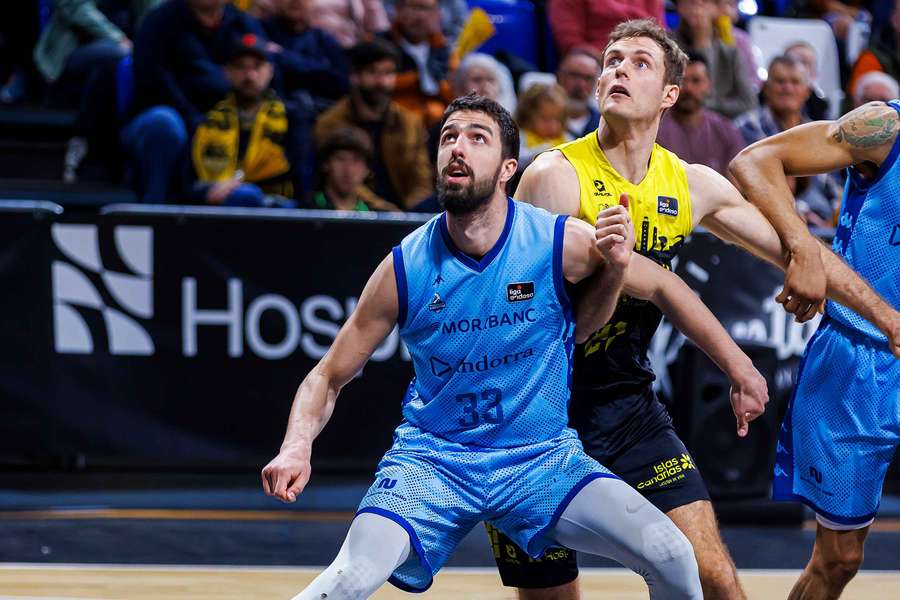 Nikos Chougkaz, peleando por un rebote