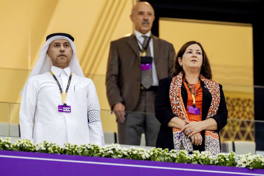 Minister Helder bij de wedstrijd tussen Qatar en Nederland op het WK