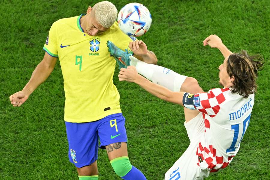 Richarlison lesionou-se no duelo do Mundial frente à Croácia