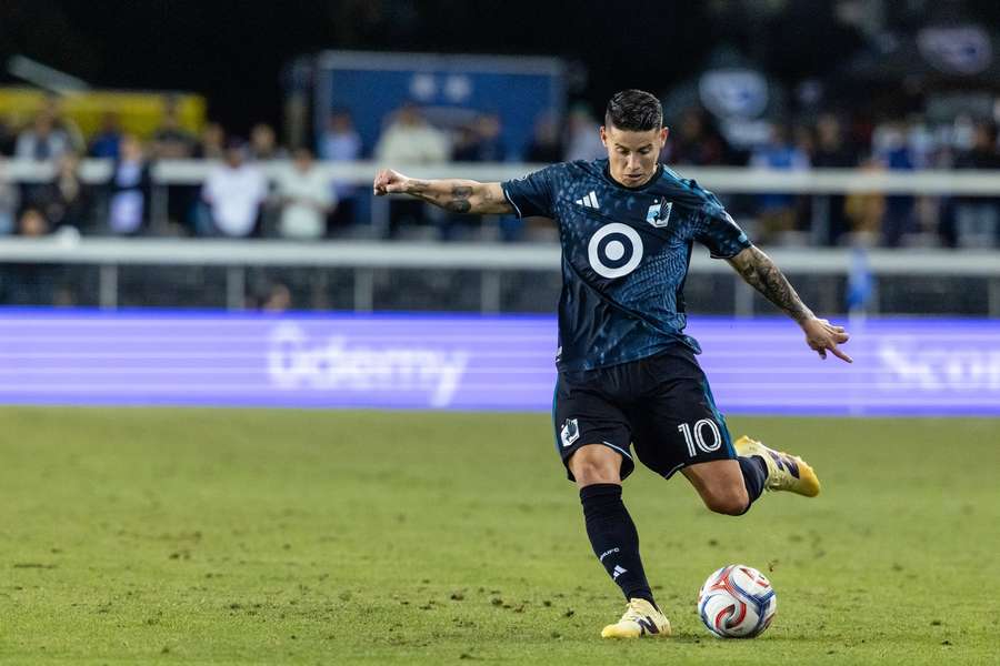 James Rodríguez uvažuje o zavesení kopačiek na klinec.