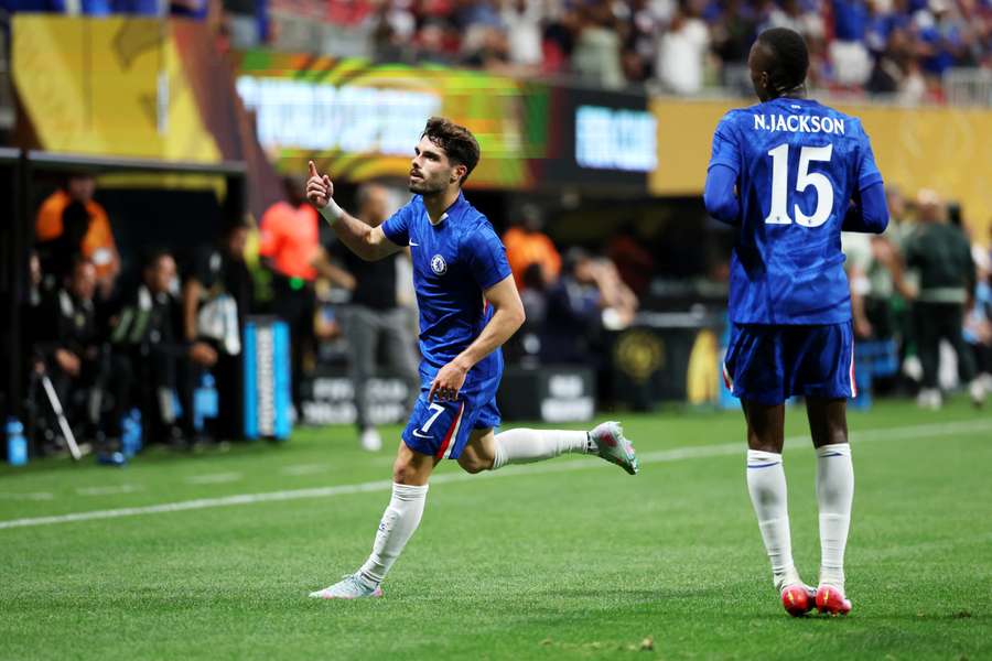 Pedro Neto festeja pelo Chelsea