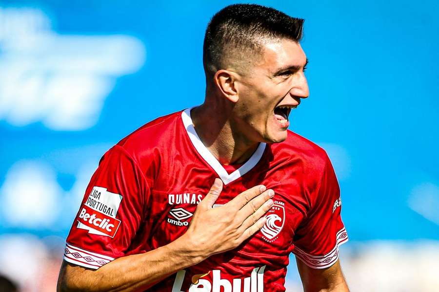 João Costa celebra pelo Santa Clara