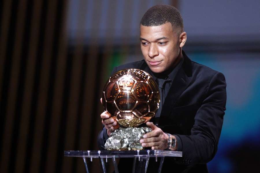 Kylian Mbappé durante la ceremonia del Balón de Oro de 2021